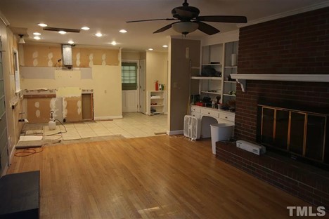 Hunting Trail living room before renovation